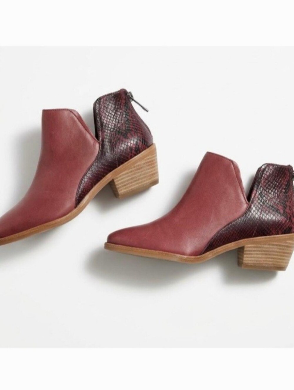 Vince Camuto Ankle Booties. Size 7.5M. Heel's Hight: 2". Excellent Condition!